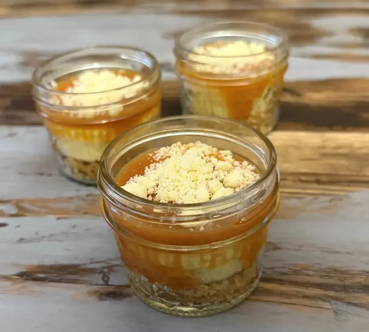 Salted Caramel-Shortbread Cookie Crumble